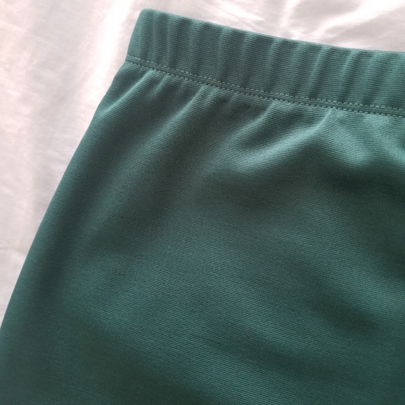 Forever21 mini green skirt - excellent condition - Picture 2 of 3
